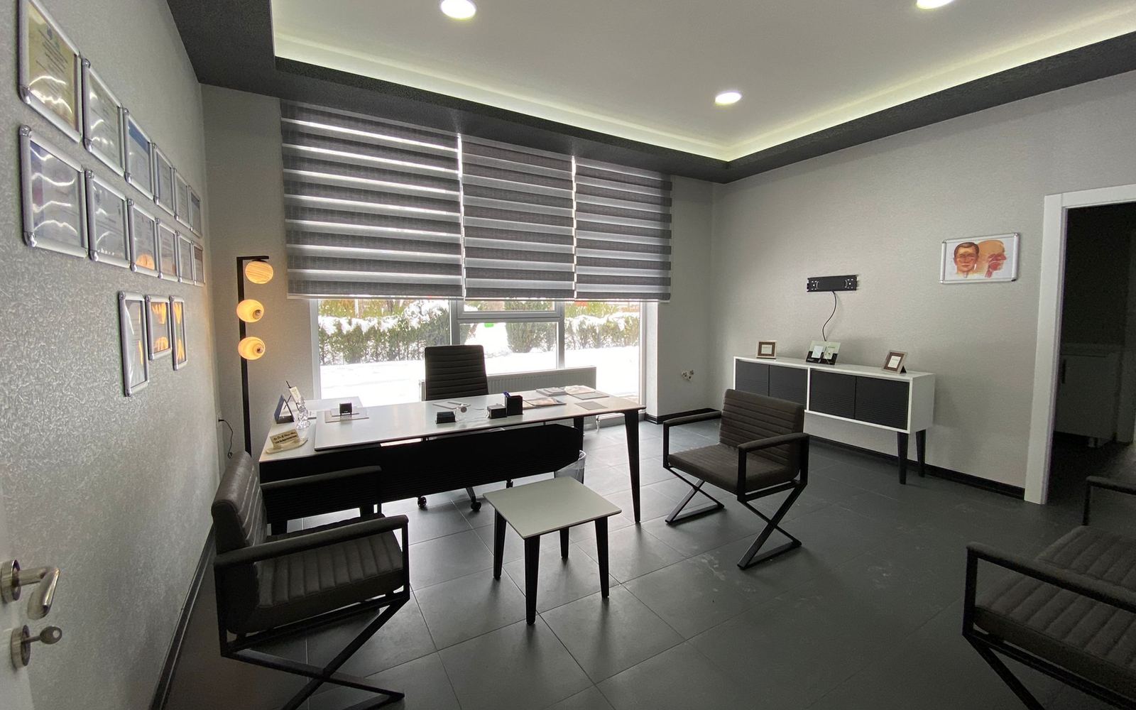 A room in the Ümitköy clinic: desk, chairs and a wide window onto the garden